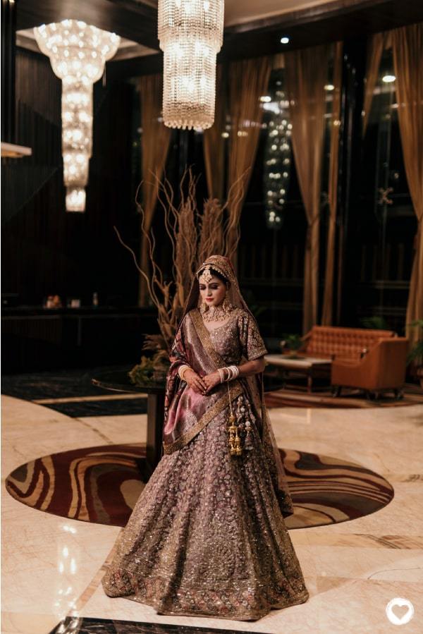 Dulhan on sale lehenga golden